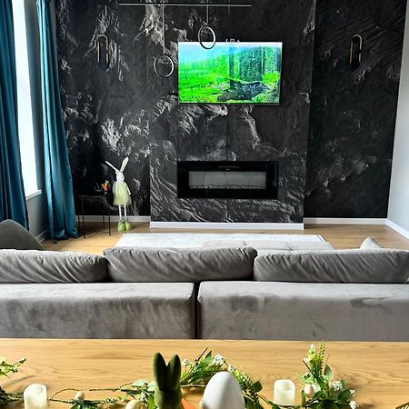Lv Luxury Apart - One Minute Away From Train Station Predeal Exterior foto