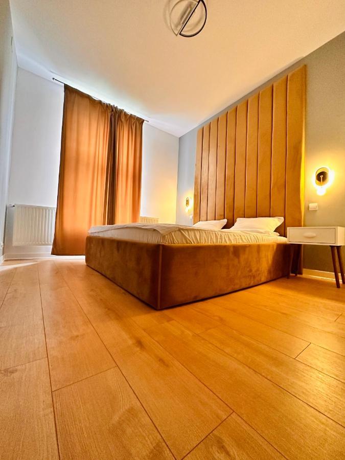Lv Luxury Apart - One Minute Away From Train Station Predeal Exterior foto